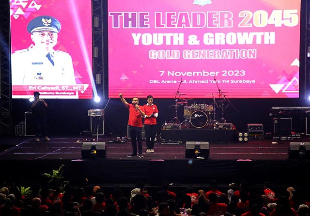 Siapkan Pemimpin Masa Depan, Wali Kota Eri Bakar Semangat Pemuda Surabaya di The Leader 2045