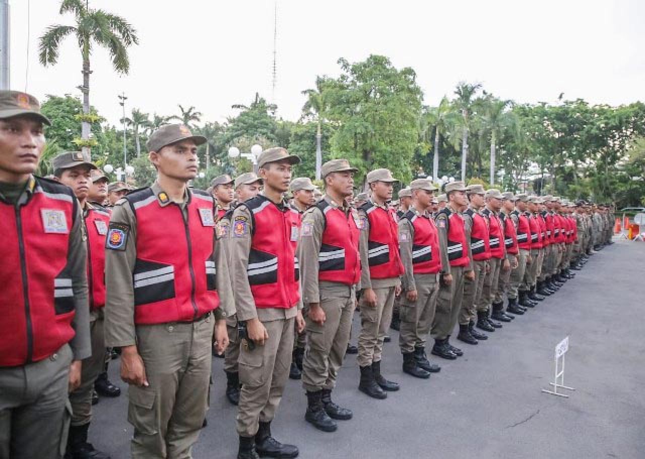 Eri Cahyadi Perangi Prostitusi dan Miras Ilegal, Satpol PP Surabaya Gelar Operasi Besar-besaran!