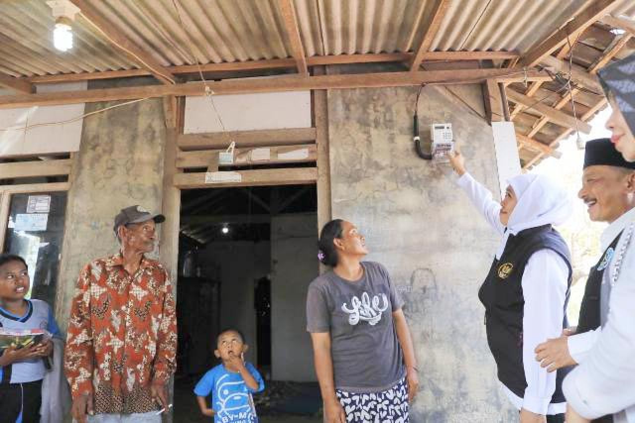 Dapat Sambungan Listrik, Warga Dusun Merak Situbondo Harus Menunggu 48 Tahun!