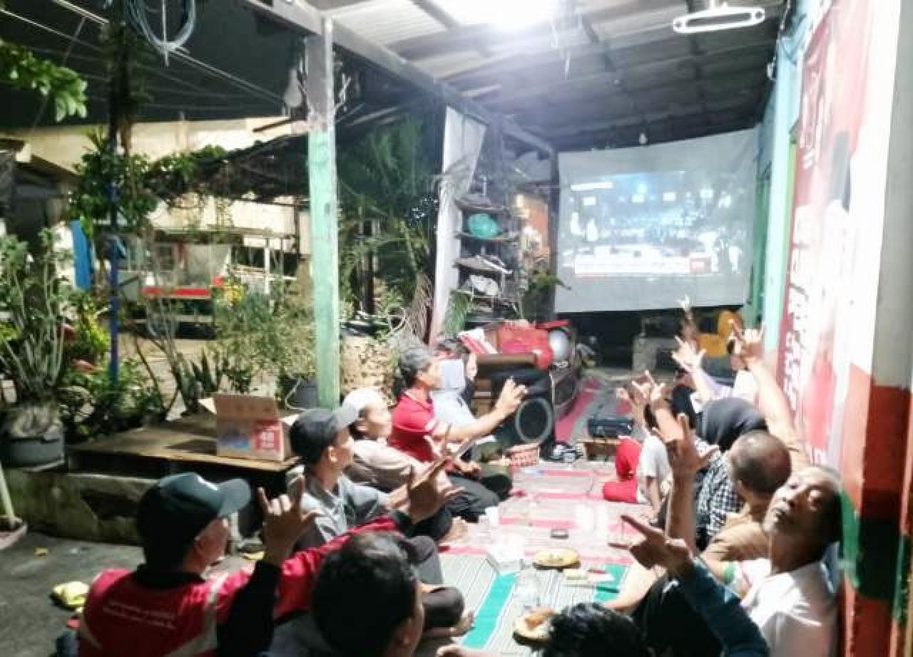 Nobar Debat Capres di Posko-Posko PDIP Surabaya, Warga Puji Habis Aksi Sat-set Ganjar!