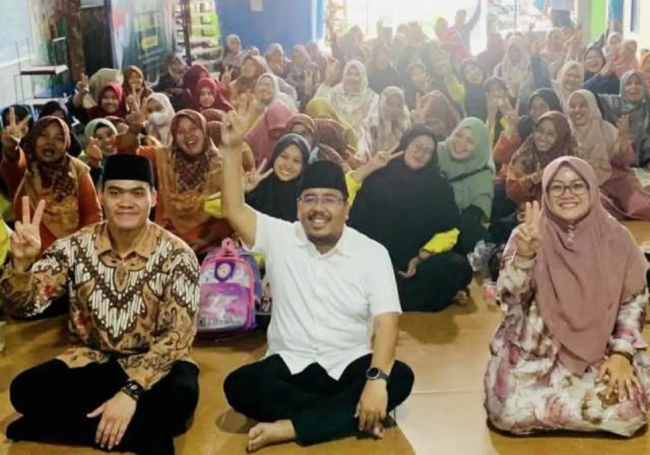 Gus Sadad Ajak Perjuangkan Kesejahteraan Lewat Politik, Guru di Surabaya Teriak Prabowo Presiden!