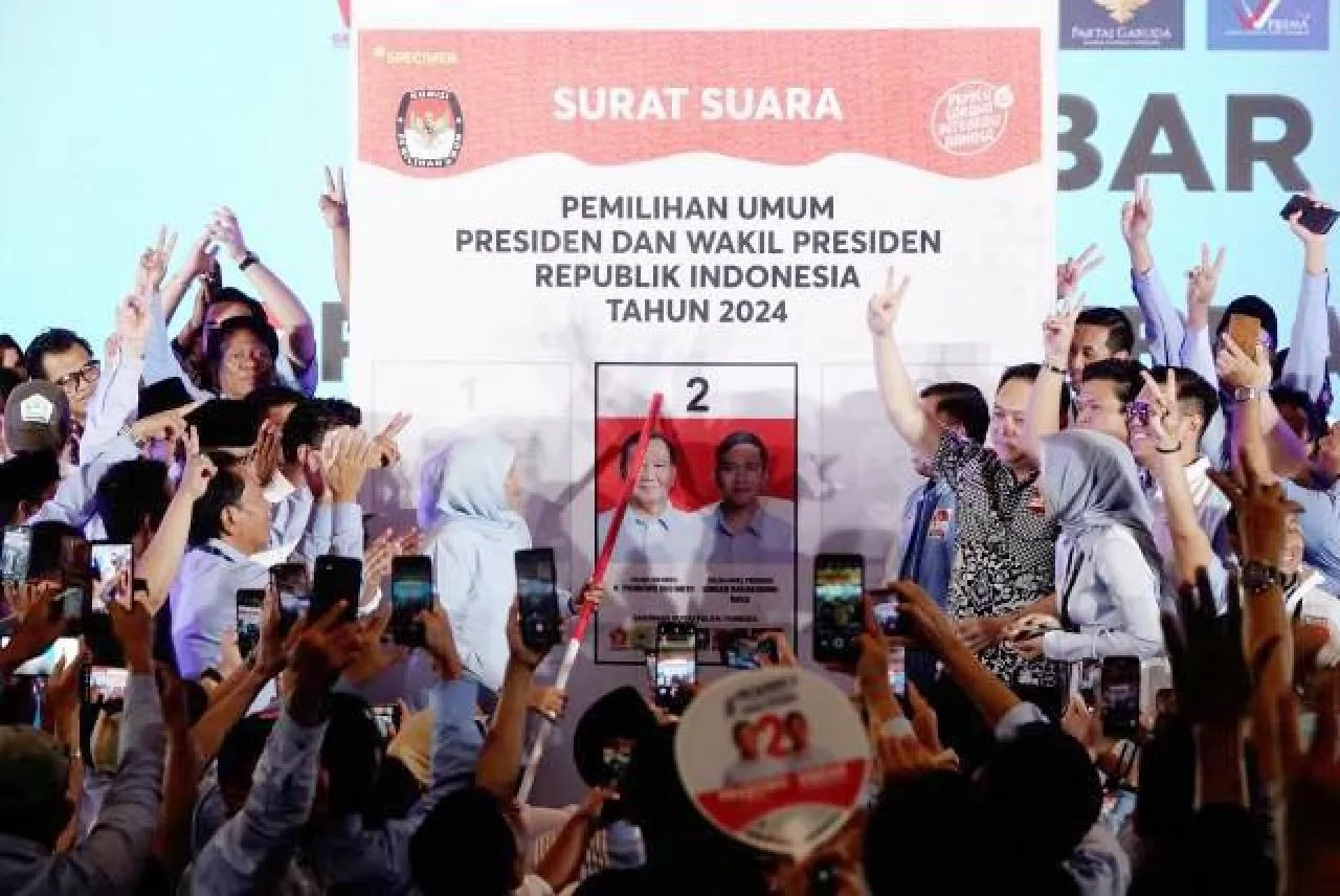 "Khofifah-Emil Lanjutkan” Menggema di Apel Akbar Relawan Prabowo-Gibran, TKN: Harus Pimpin Jatim Lagi!