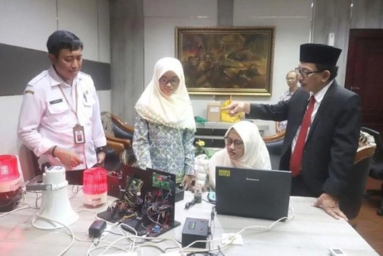 2 Pelajar Ciptakan EWS, DPRD Surabaya Tekankan Perlu Didampingi Pemkot Peroleh HAKI