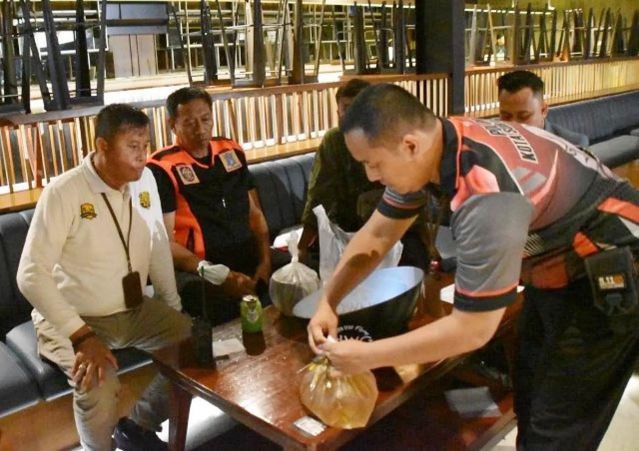 Satu Kelab Malam di Surabaya Nekat Buka saat Ramadhan dan Jual Mihol, Langsung Disegel!