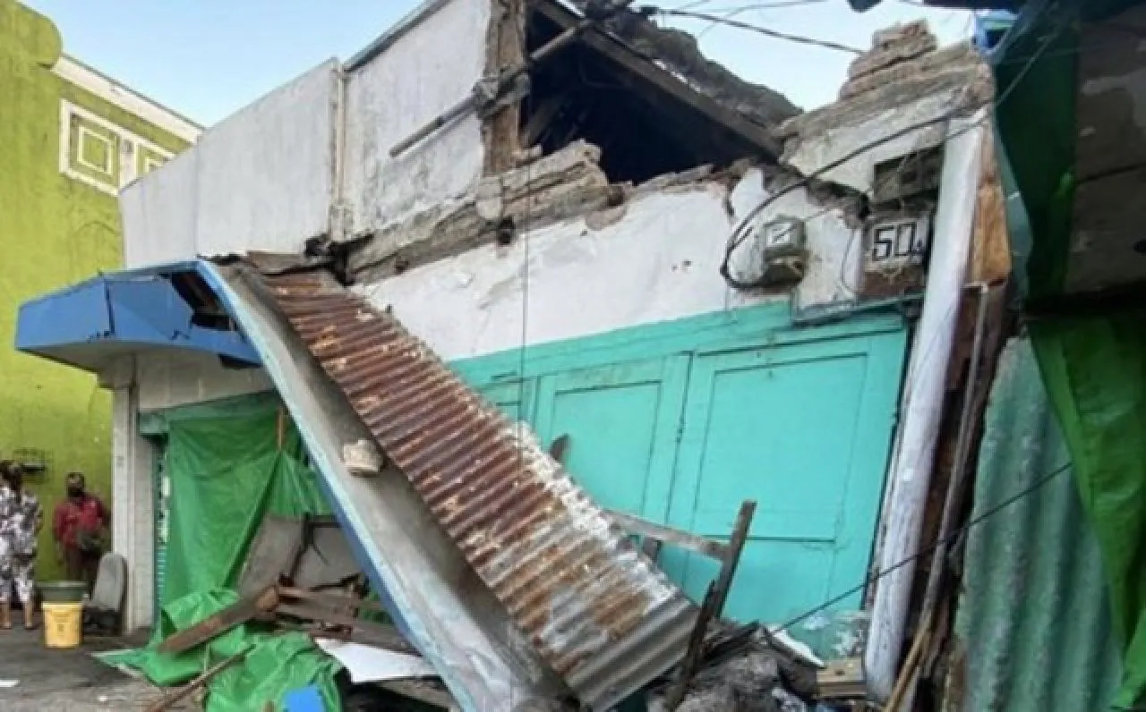 Getaran Gempa Tuban Bikin 2 Rumah di Surabaya Ambruk, Eri Cahyadi: Tak Ada Korban Jiwa