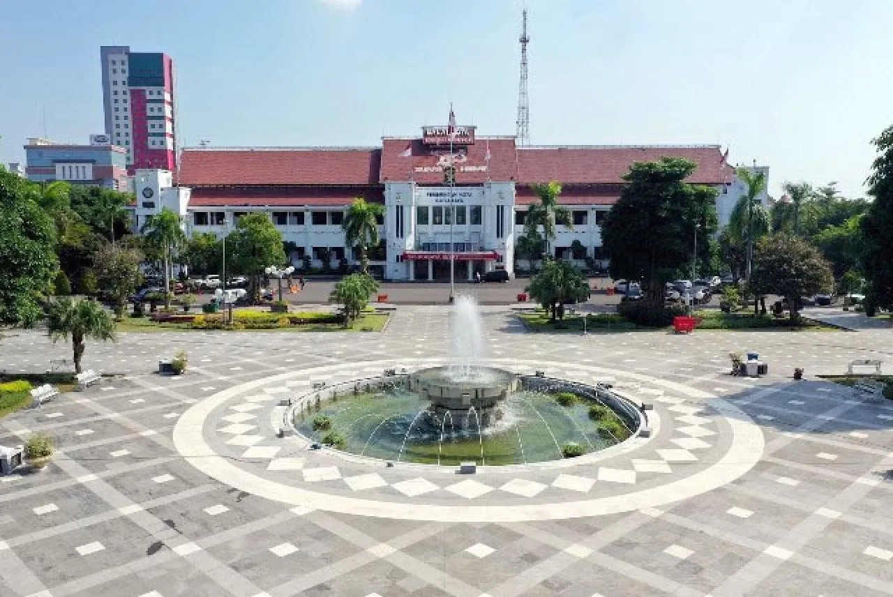 Eri Cahyadi Wali Kota Surabaya Pertama Terima Satyalancana Karya Bhakti Praja Nugraha, Apa Prestasinya?