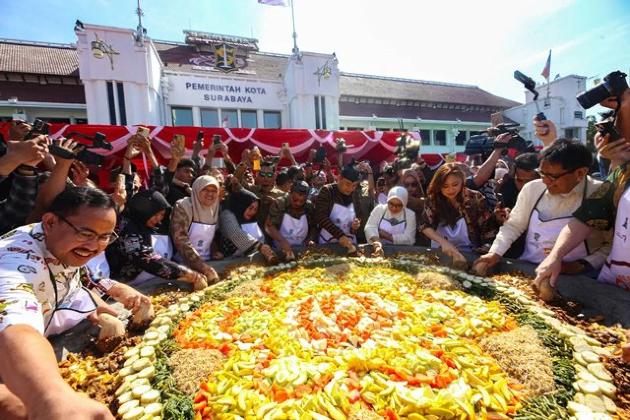 Festival Rujak Uleg 2024, Wujud Kebersamaan dan Kekeluargaan Warga Bangun Surabaya