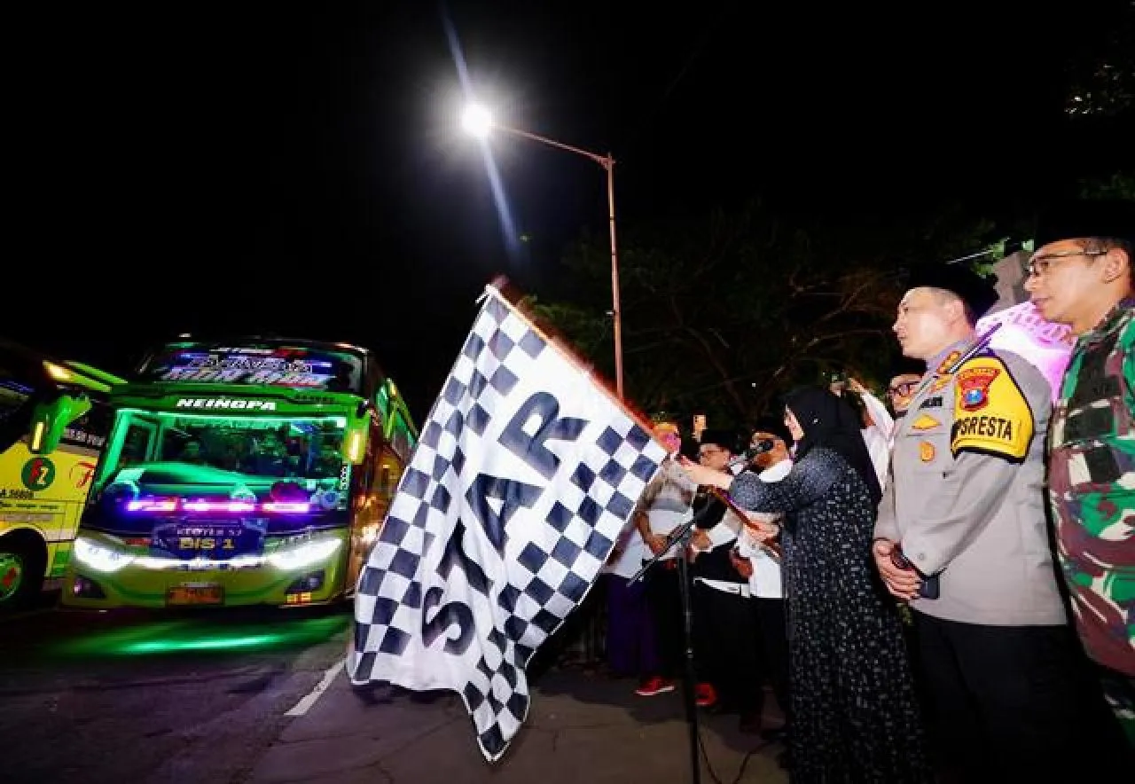 Lepas 1.238 Jamaah Calon Haji, Bupati Ipuk Titip Doakan Banyuwangi!
