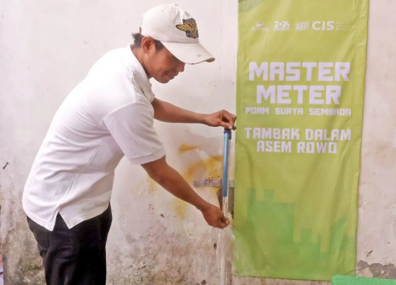 Akhirnya! Ratusan Warga Tambak Dalam Surabaya Bisa Nikmati Air PDAM setelah 20 Tahun