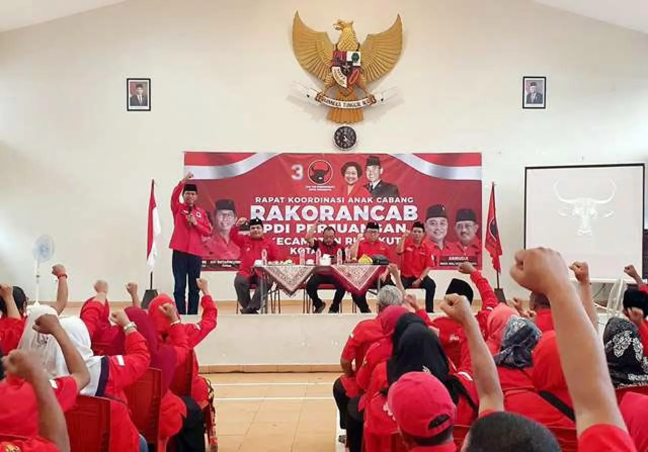3 Pilar PDIP Kompak Menangkan Eri-Armuji, Adi Sutarwijono: Akar Rumput Solid Bergerak!