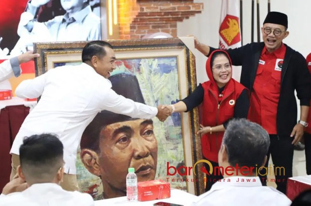 Safari Politik ke Gerindra Jatim, PDIP Kirim Pesan untuk Prabowo Lewat Lukisan Bung Karno