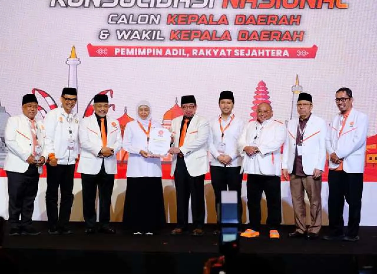 Terima Form B1 KWK, Khofifah-Emil Resmi Diusung PKS Maju Pilgub Jatim!