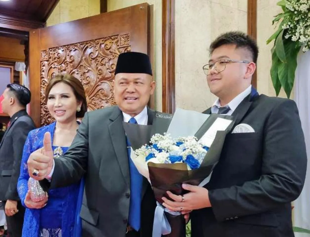 Agung Mulyono 3 Kali Melenggang ke DPRD Jatim, Sang Anak Beri Buket Bunga Tanda Bangga!