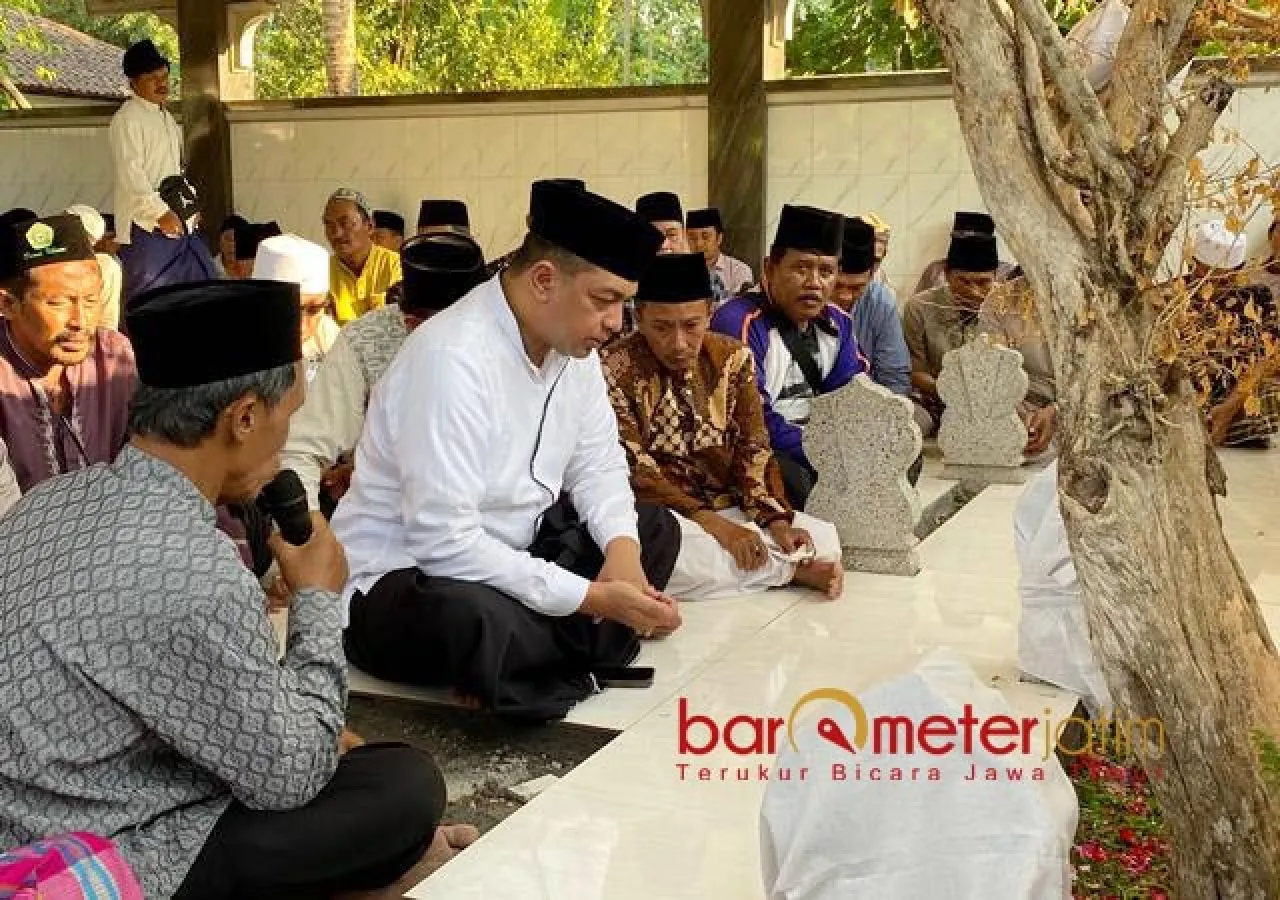 Siap 'Resik-resik' Jatim Bareng Risma, Gus Hans Ziarahi Makam Mbah Buyutnya di Madura