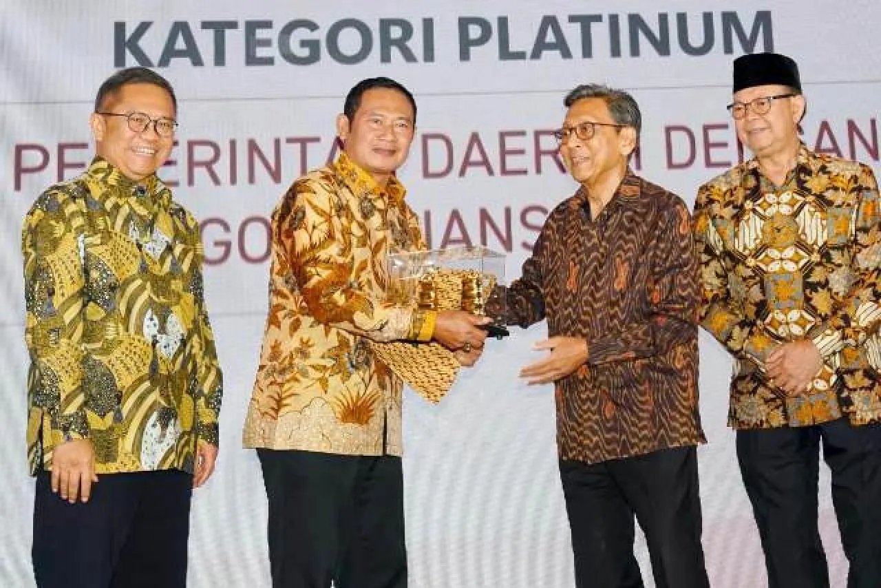 Yuhronur Hadirkan Layanan Berkualitas, Lamongan Raih Anugerah Pandu Negeri 2024