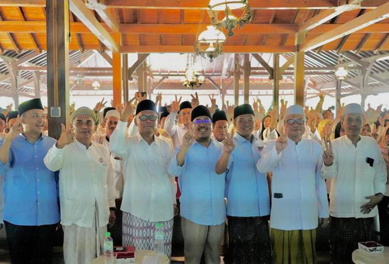 Ikuti Habib Luthfi, Tokoh Thoriqoh dan 1000 Guru Madin Pasuruan Raya Dukung Prabowo-Gibran!