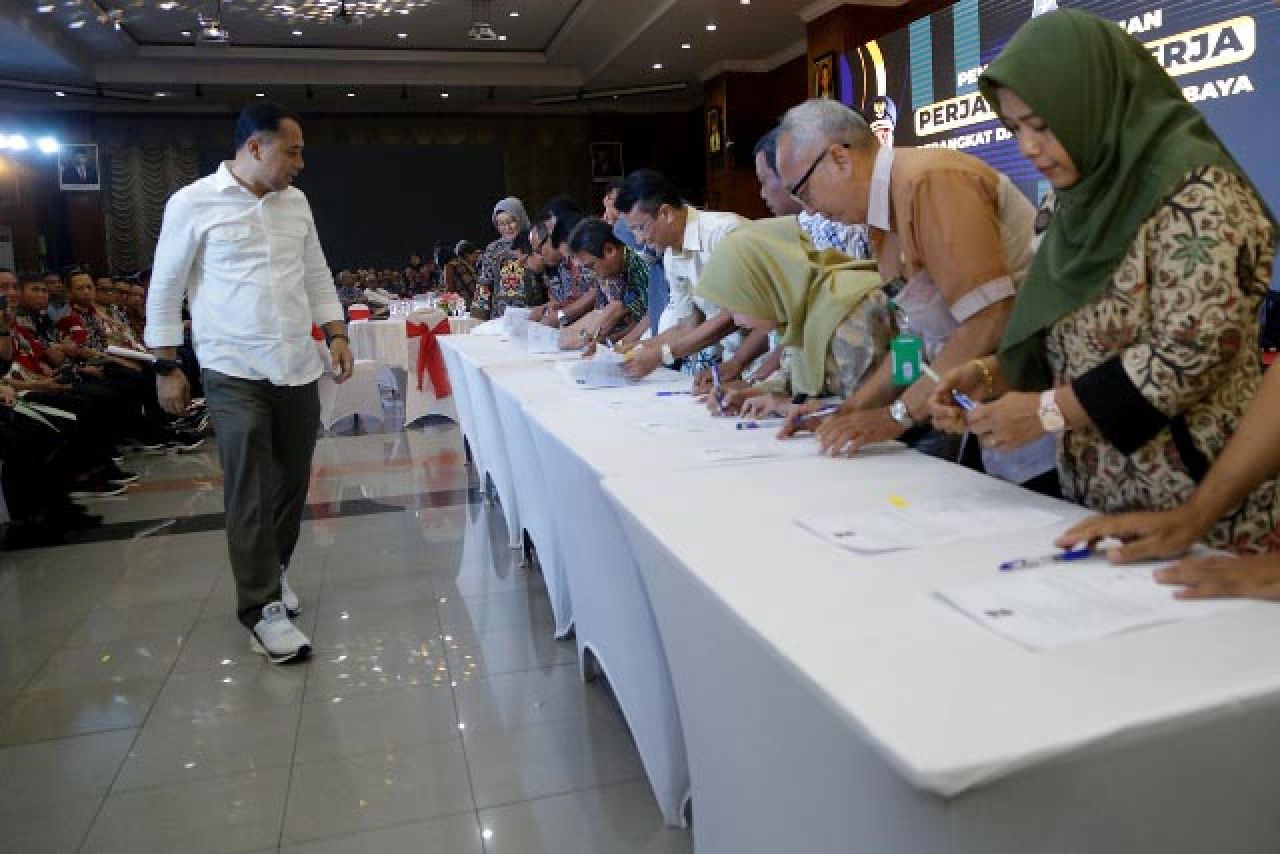 Ramai-ramai Teken Kontrak Kinerja 2024, Pejabat Pemkot Surabaya dalam Bayang-bayang Rotasi!