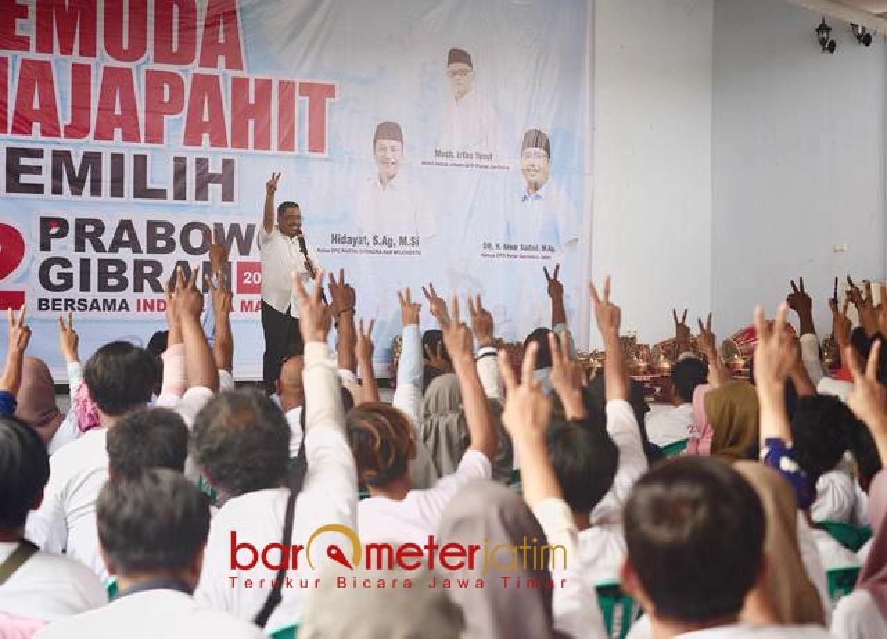 Ribuan Pemuda Majapahit Ayunkan 2 Jari Dukung Prabowo-Gibran, Gus Sadad: Anak Muda Apatis Politik? Sorry Ye!