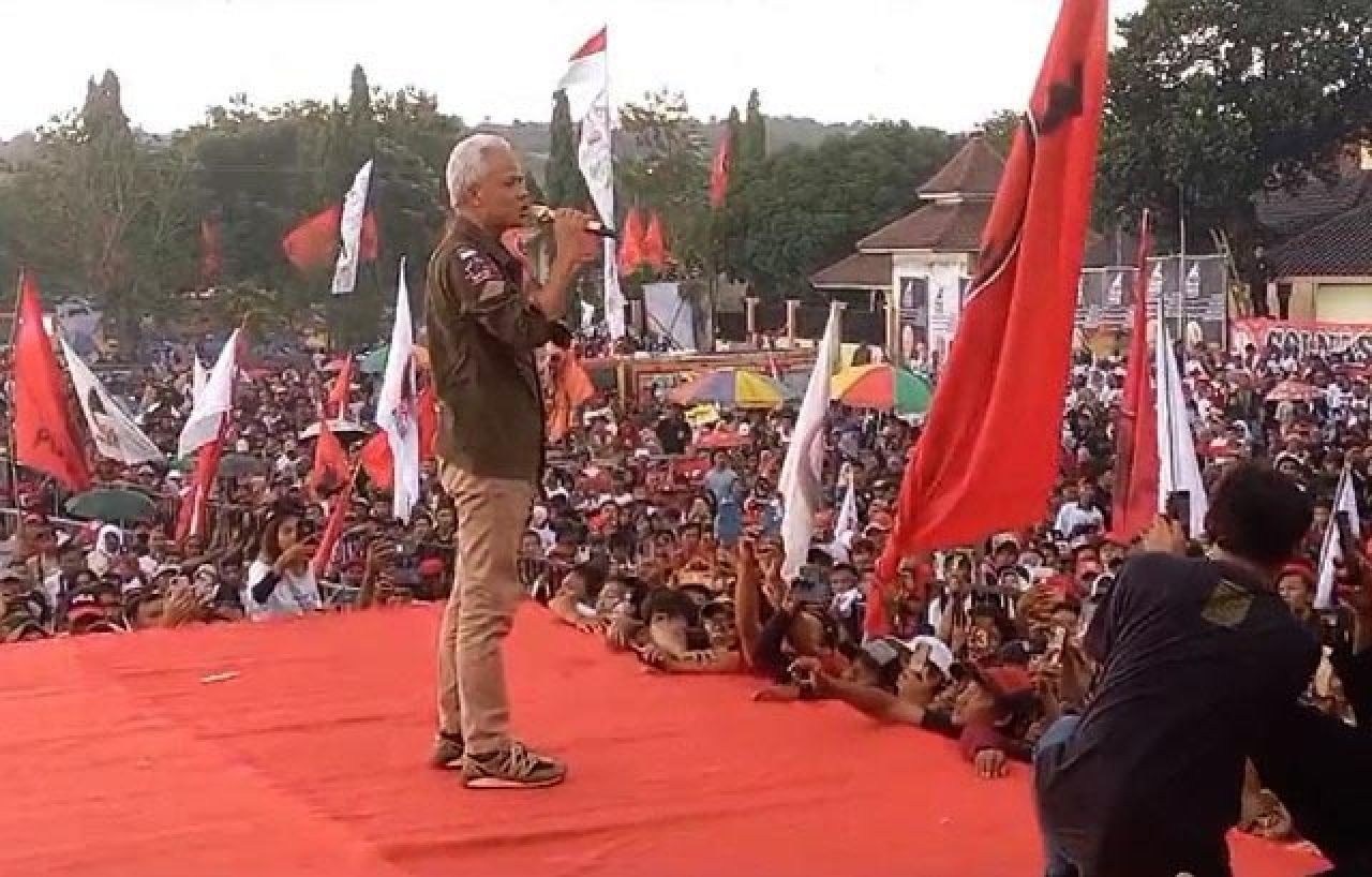 Kampanye di Tuban Ganjar Sebut 03 Makin Dipersulit dan Ditekan, Pendukungnya: Lawan!
