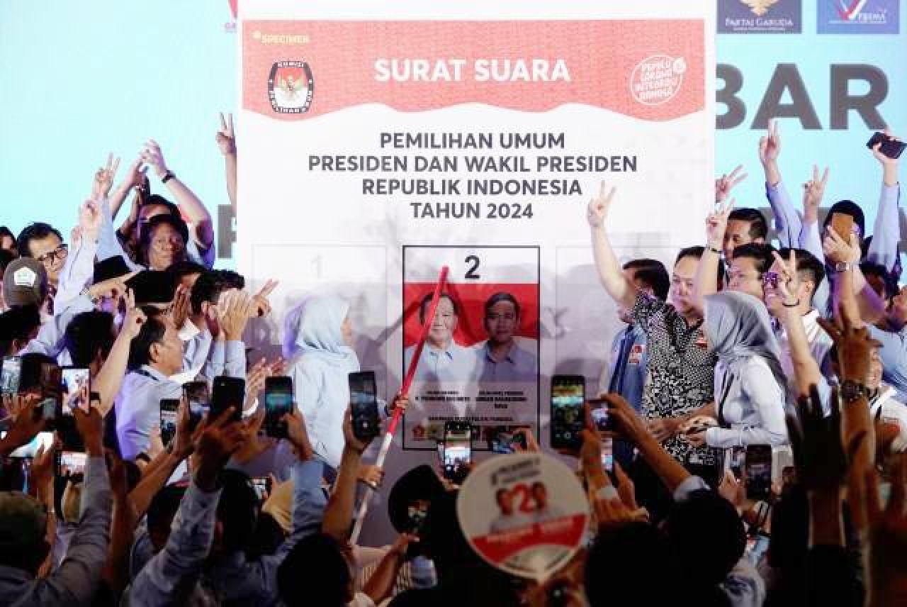 "Khofifah-Emil Lanjutkan” Menggema di Apel Akbar Relawan Prabowo-Gibran, TKN: Harus Pimpin Jatim Lagi!