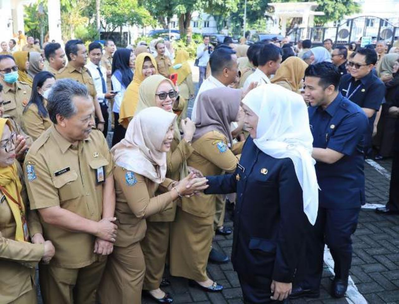 5 Tahun Pimpin Jatim Khofifah Tinggalkan 4,18 Juta Orang Miskin dan 1,17 Pengangguran, Gini Mau 2 Periode?