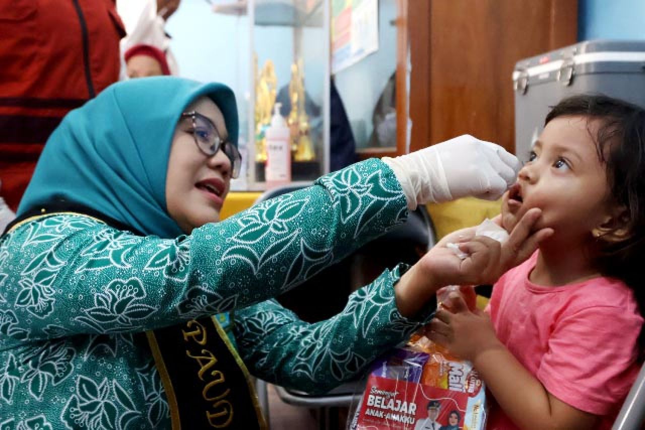 Tak Mau Anak-anak di Surabaya Lumpuh! Istri Eri Cahyadi Target Imunisasi Polio Kedua 100 Ribu per Hari