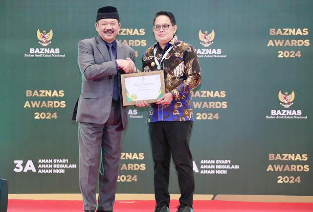 Baru 14 Hari Jadi Pj Gubernur Jatim Adhy Karyono Sabet Penghargaan Baznas, Apa Kontribusinya dalam Zakat?