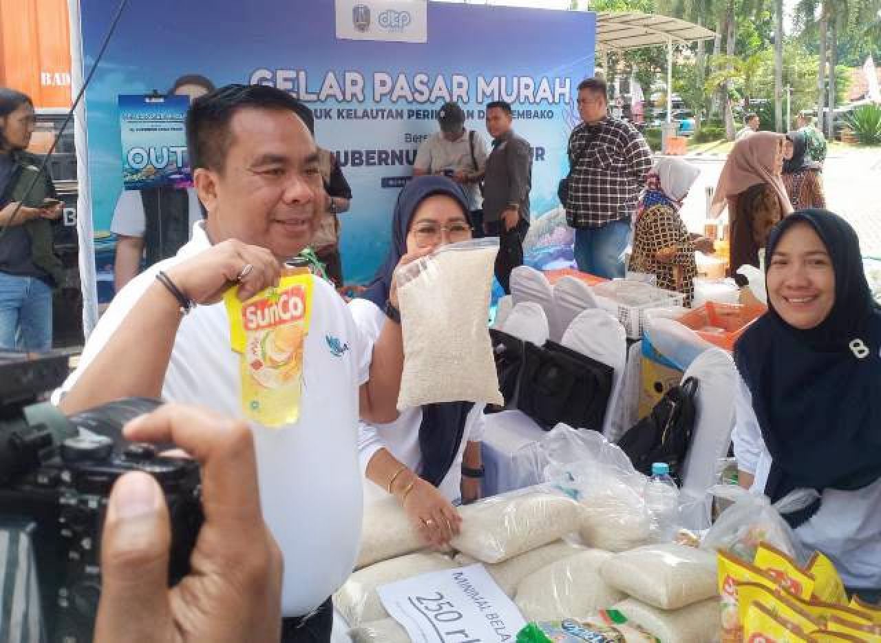 Pasar Murah DKP Jatim Diserbu Warga, 3 Ton Beras dan 3 Ton Gula Ludes dan 30 Menit!