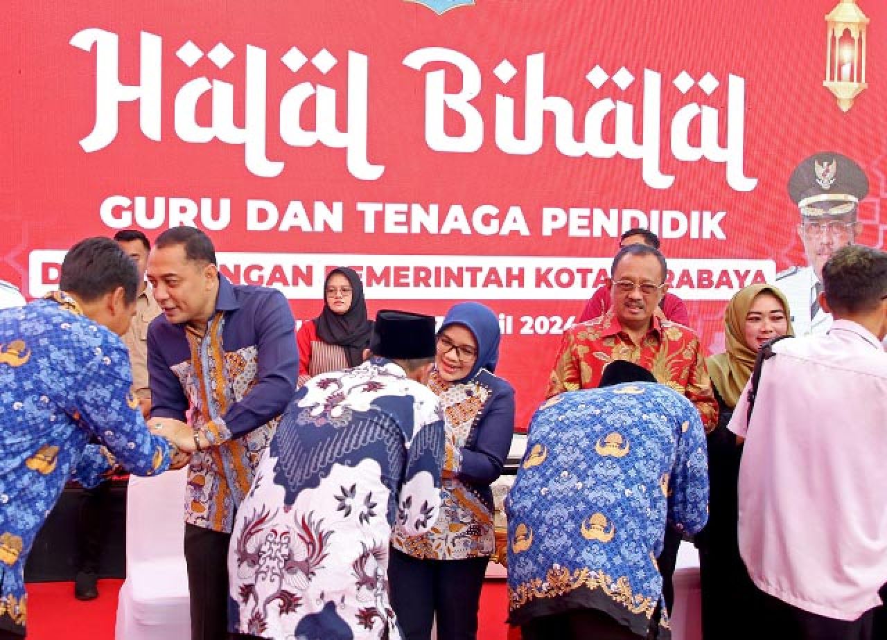 Tumplek Blek! Eri Cahyadi dan Armuji Halal bi Halal Bareng 22.900 Guru SD-SMP se-Surabaya