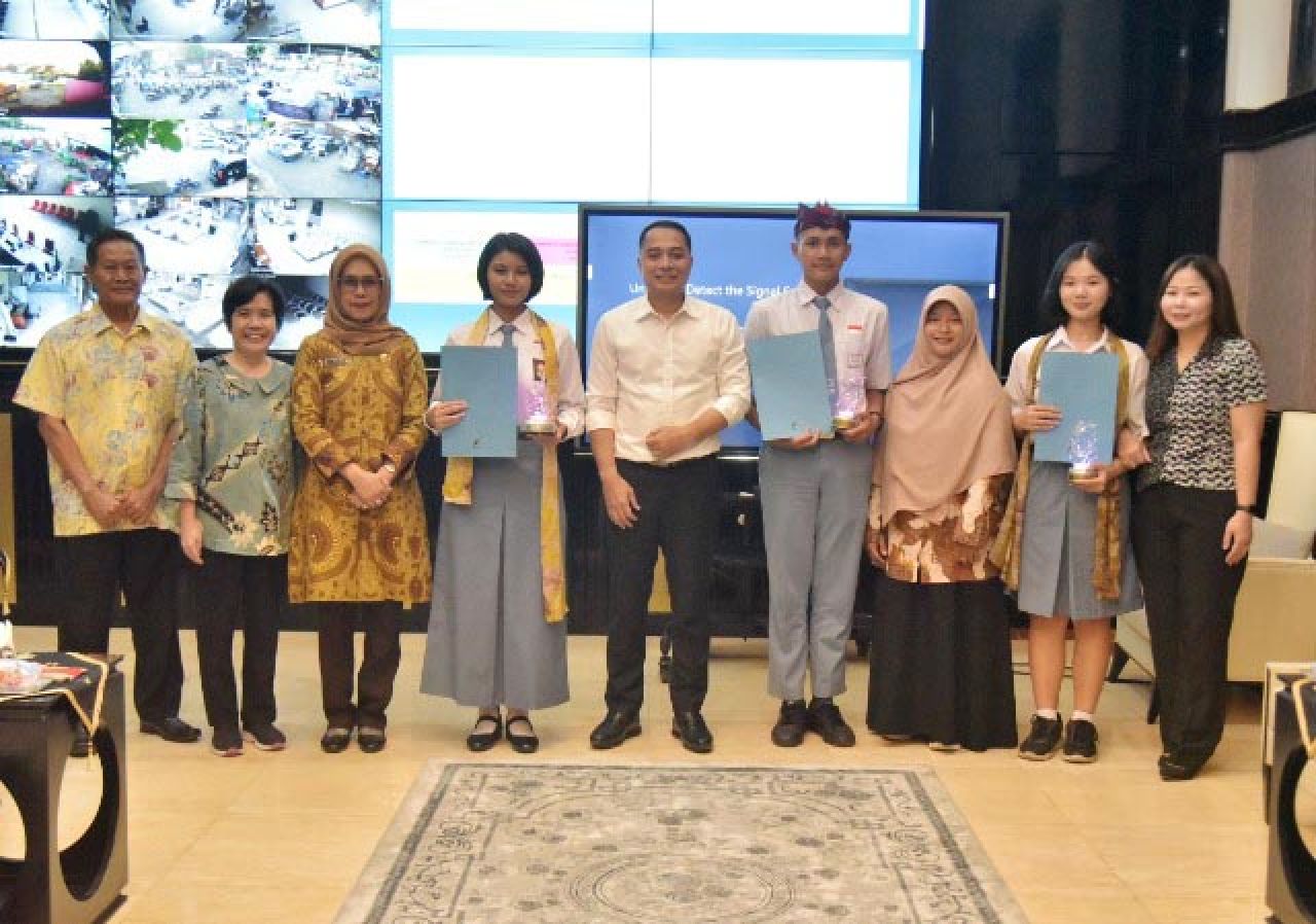 3 Pelajar Surabaya Lolos Paskibraka Jatim dan Nasional, Eri Cahyadi Beri Pesan Menyentuh!