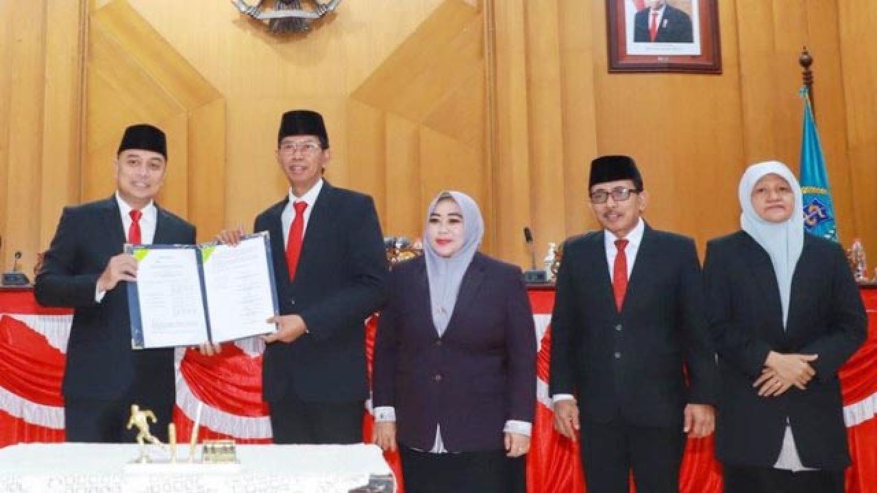 DPRD Surabaya dan Pemkot Sahkan APBD 2025 Berkekuatan Rp 12,3 Triliun