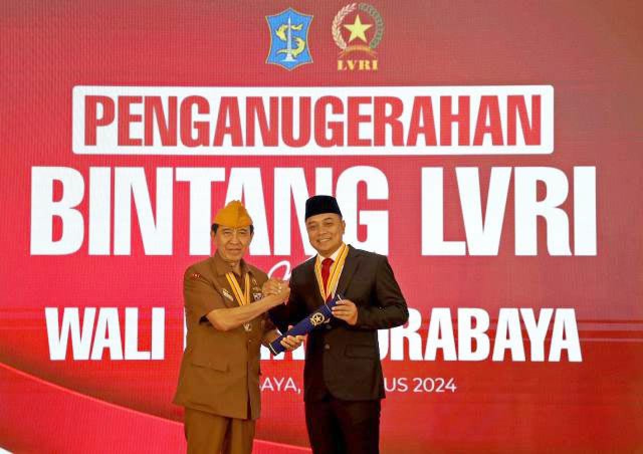 Eri Cahyadi Terima Penghargaan Tertinggi Bintang LVRI dari Legiun Veteran RI