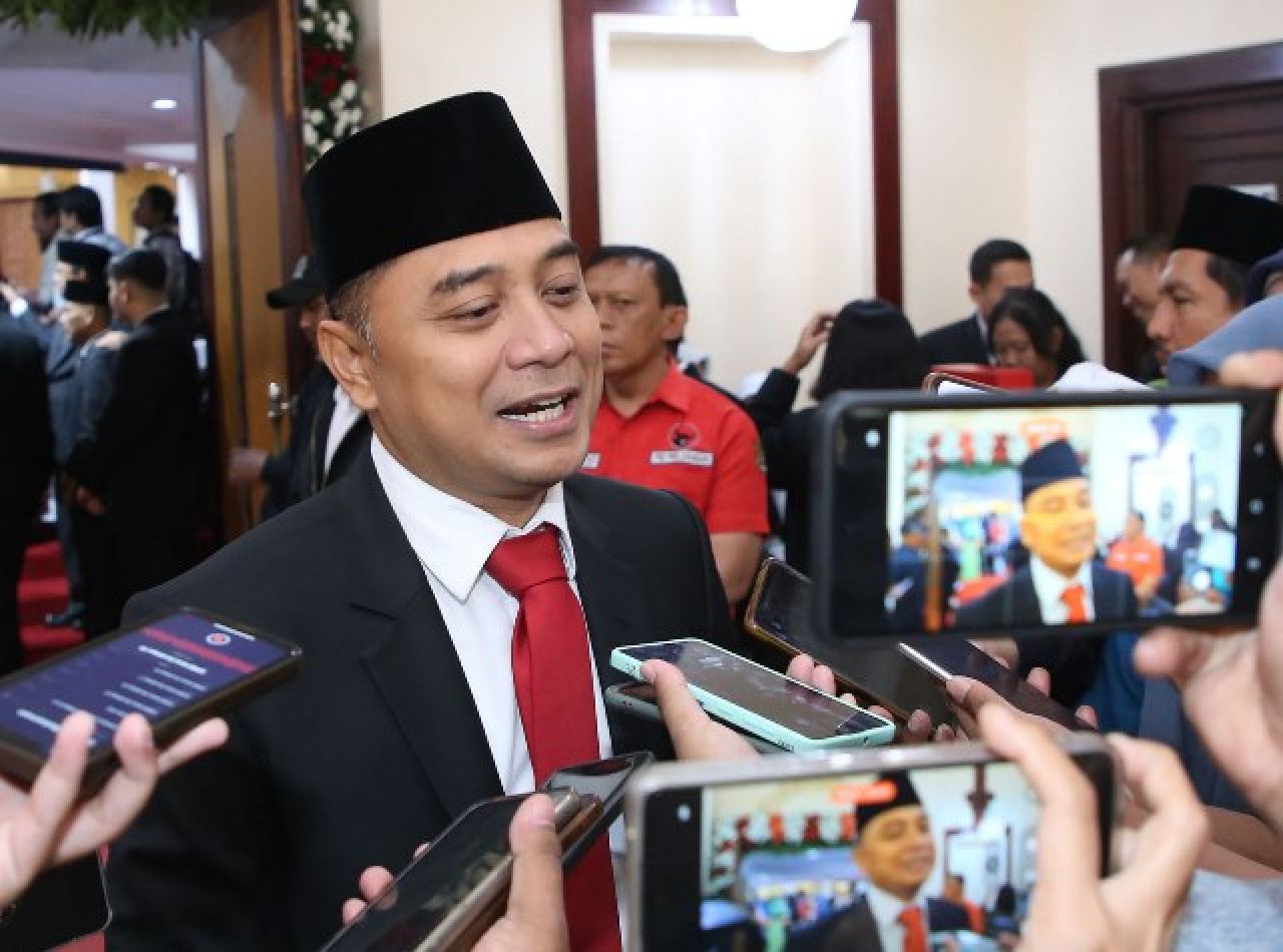 50 Anggota DPRD Surabaya 2024-2029 Dilantik, Eri Cahyadi Ajak Perkuat Sinergitas!