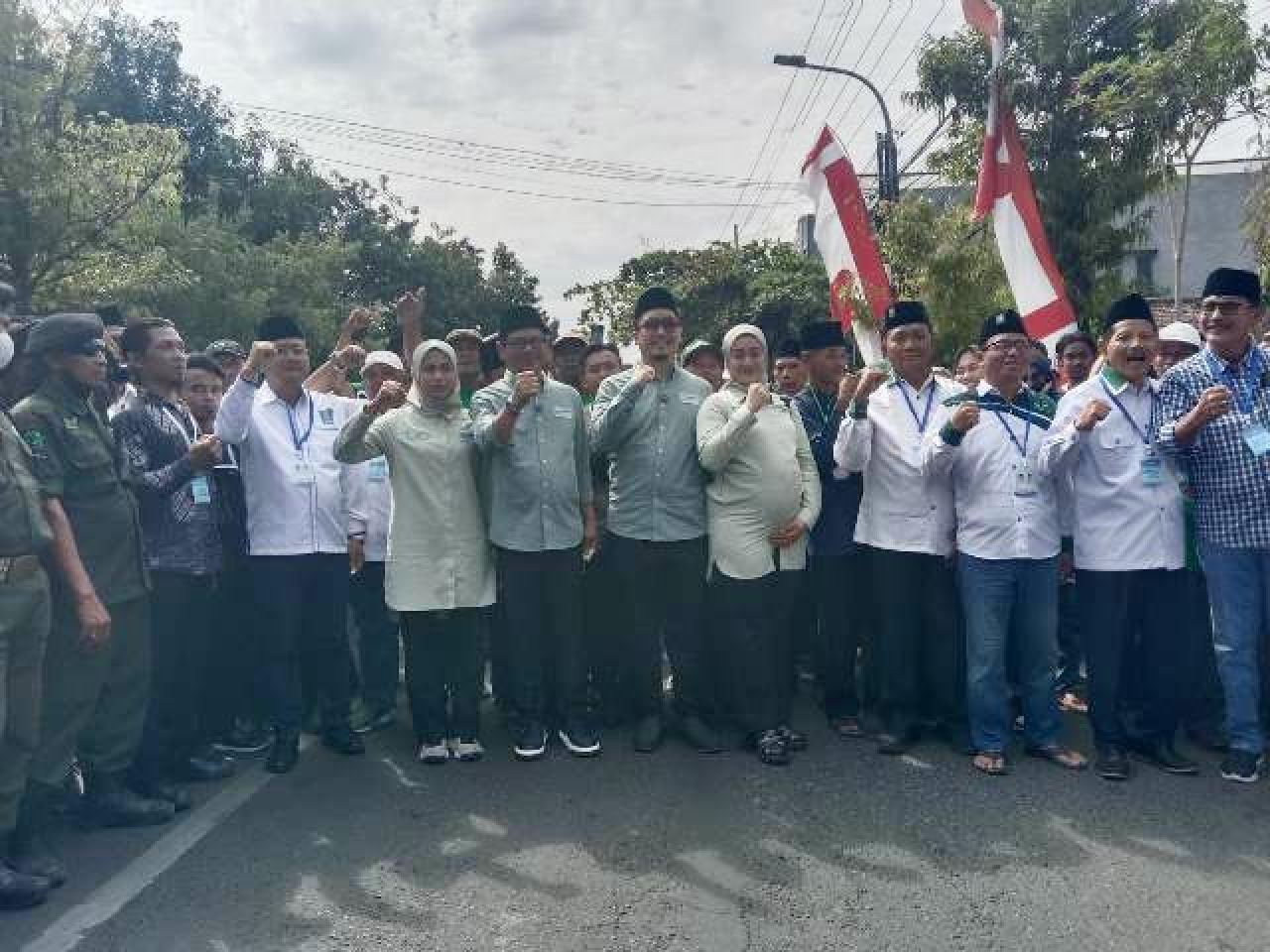 Daftar Pilkada Lamongan, Ghofur-Firosya Diantar Politikus Parpol Pendukung Yuhronur-Dirham!