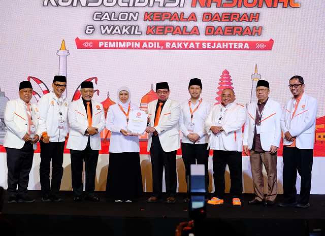 Terima Form B1 KWK, Khofifah-Emil Resmi Diusung PKS Maju Pilgub Jatim!