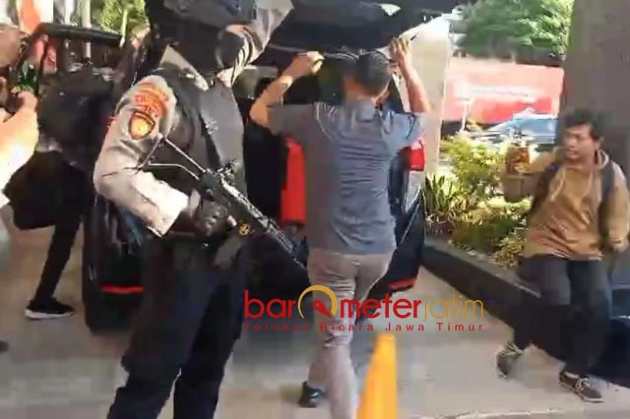 Digeledah KPK Terkait Korupsi Dana Hibah, 7 Jam Kantor Pemprov Jatim Mencekam!