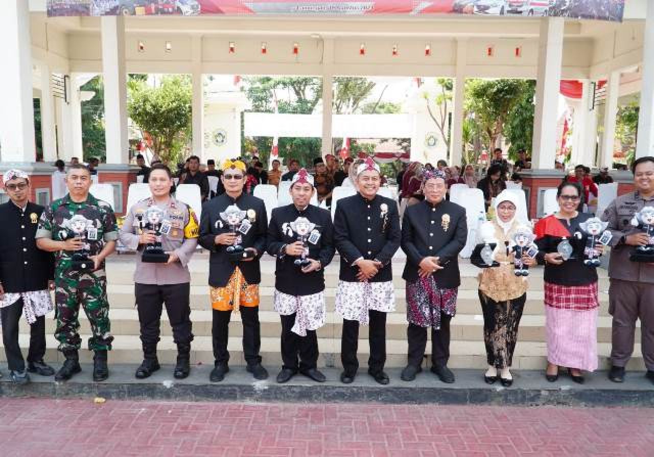 Si Jali dan Si Dura Dikirab di Lamongan, KPU Jatim Apresiasi Komitmen Bupati Yuhronur