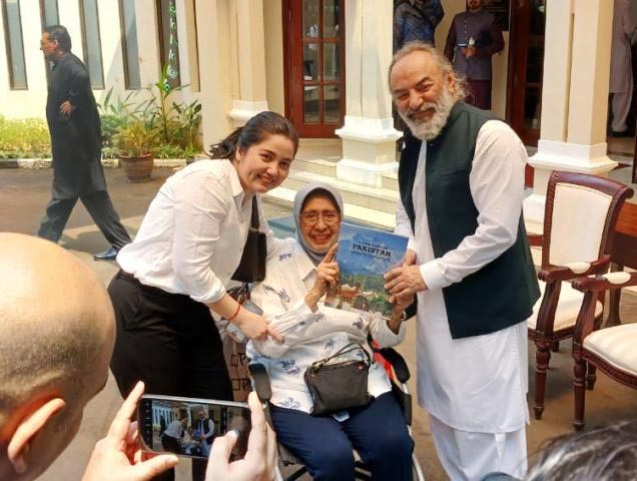 Kisah Selim Bibi, Karya Lukisannya untuk Terapi Dipamerkan di Hari Jadi Pakistan