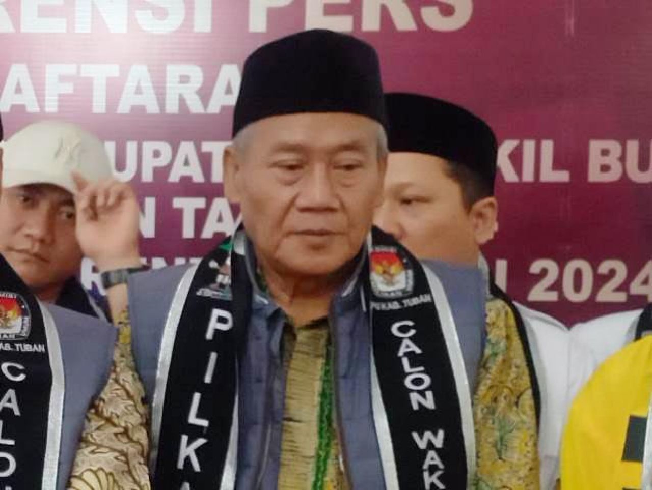 Sebelum Maju Bacawabup Tuban, Joko Sarwono Polisikan 2 Warga Kurang Mampu