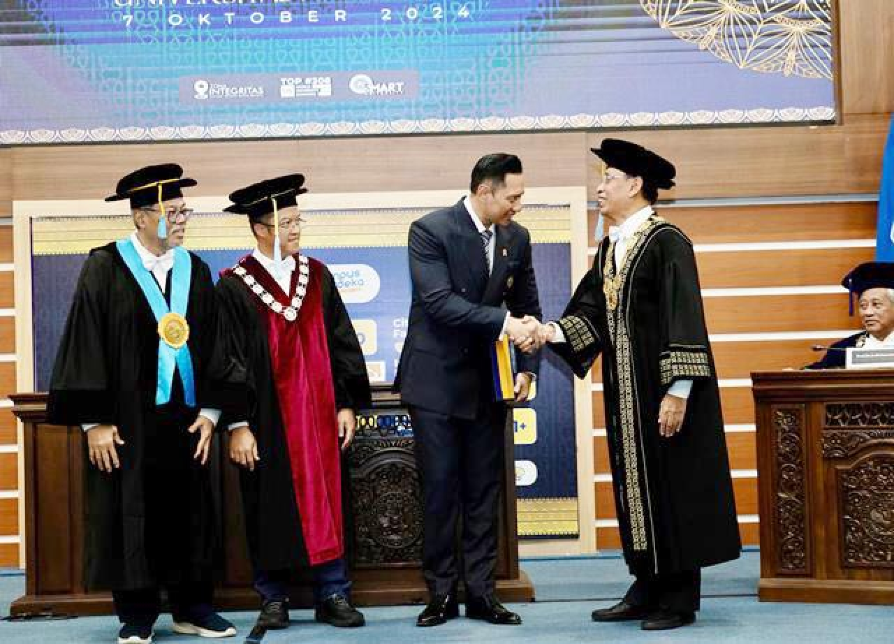 Raih Gelar Doktor dari Unair, AHY: Ini Wasiat Terakhir Almarhumah Ibu Ani Yudhoyono!