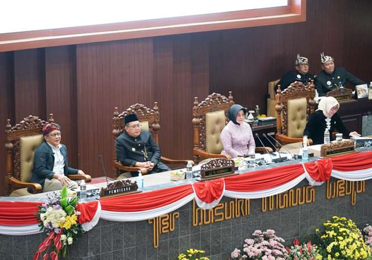 Kritik Pedas Rocky Gerung di Hari Jadi ke-79 Jatim: Angka Korupsinya Tinggi!