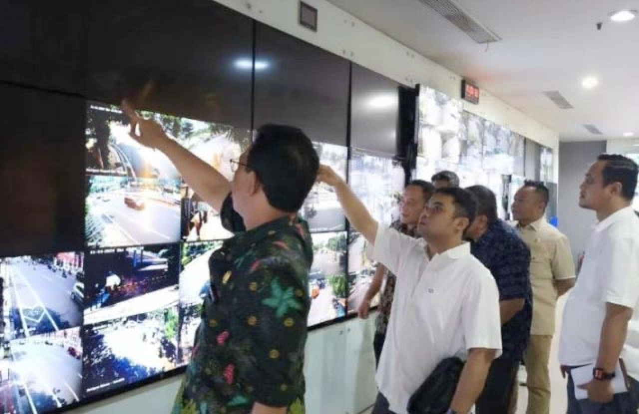Kunjungi Command Center 112, DPRD Surabaya Temukan Alat Tak Layak Pakai