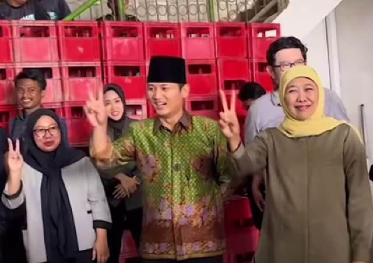 Dampingi Khofifah Kampanye, Ipin Bela-belain Pakai Baju Seragam Muslimat NU!