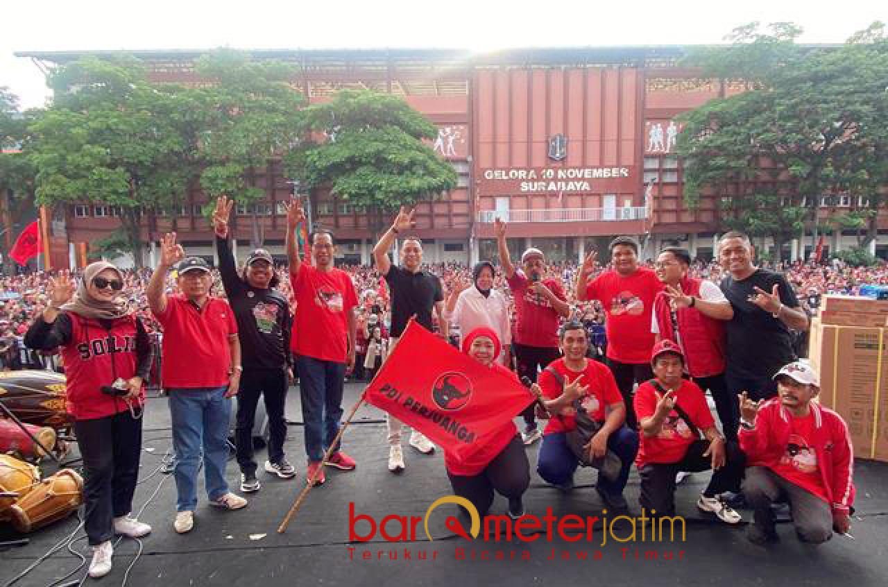 Jalan Sehat Bareng Risma-Gus Hans dan Eri-Armuji, Warga Surabaya Tumplek Blek!