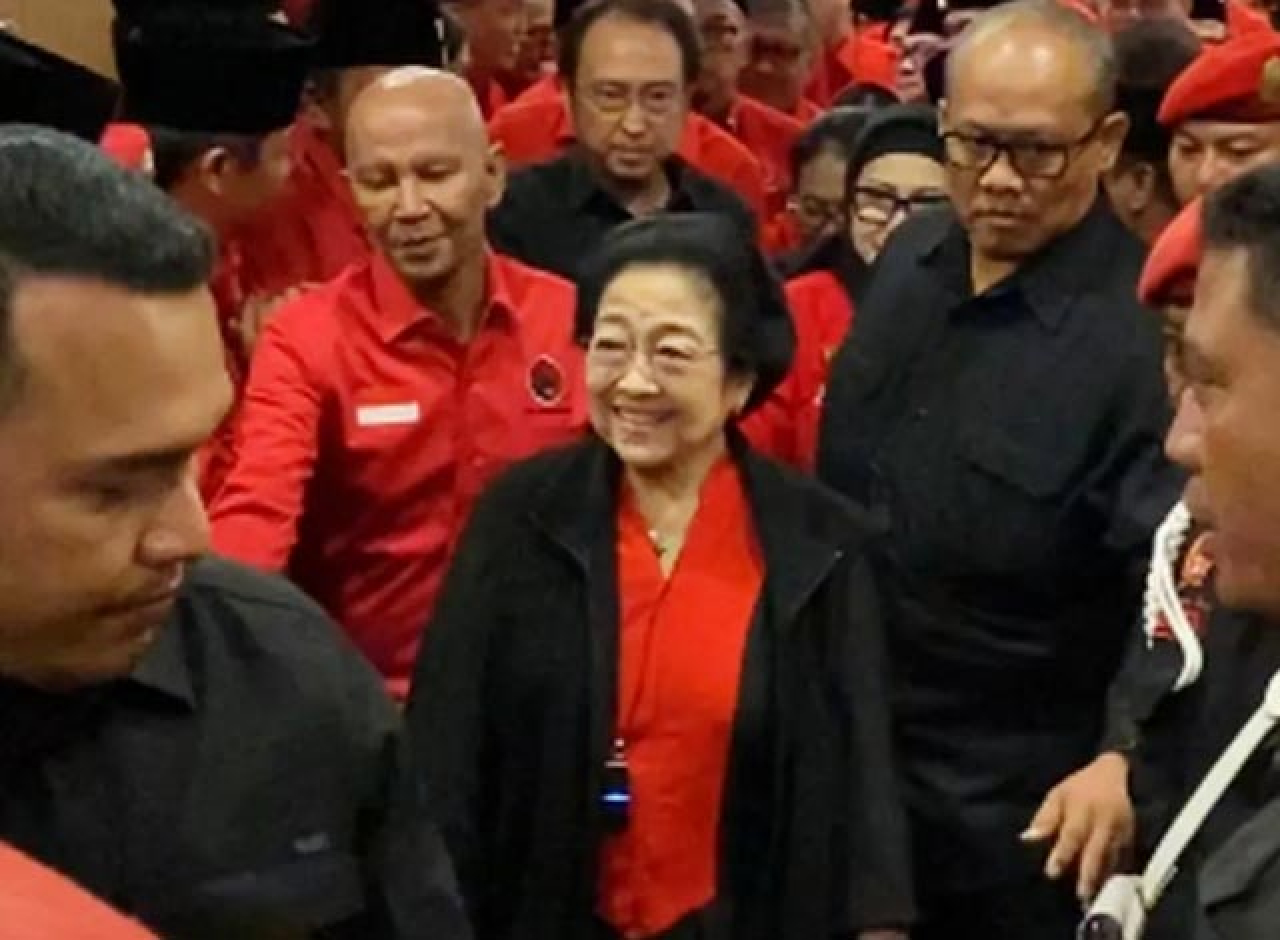 Megawati Turun ke Jatim, PDIP Target Risma-Gus Hans Menang Mantap 60%!