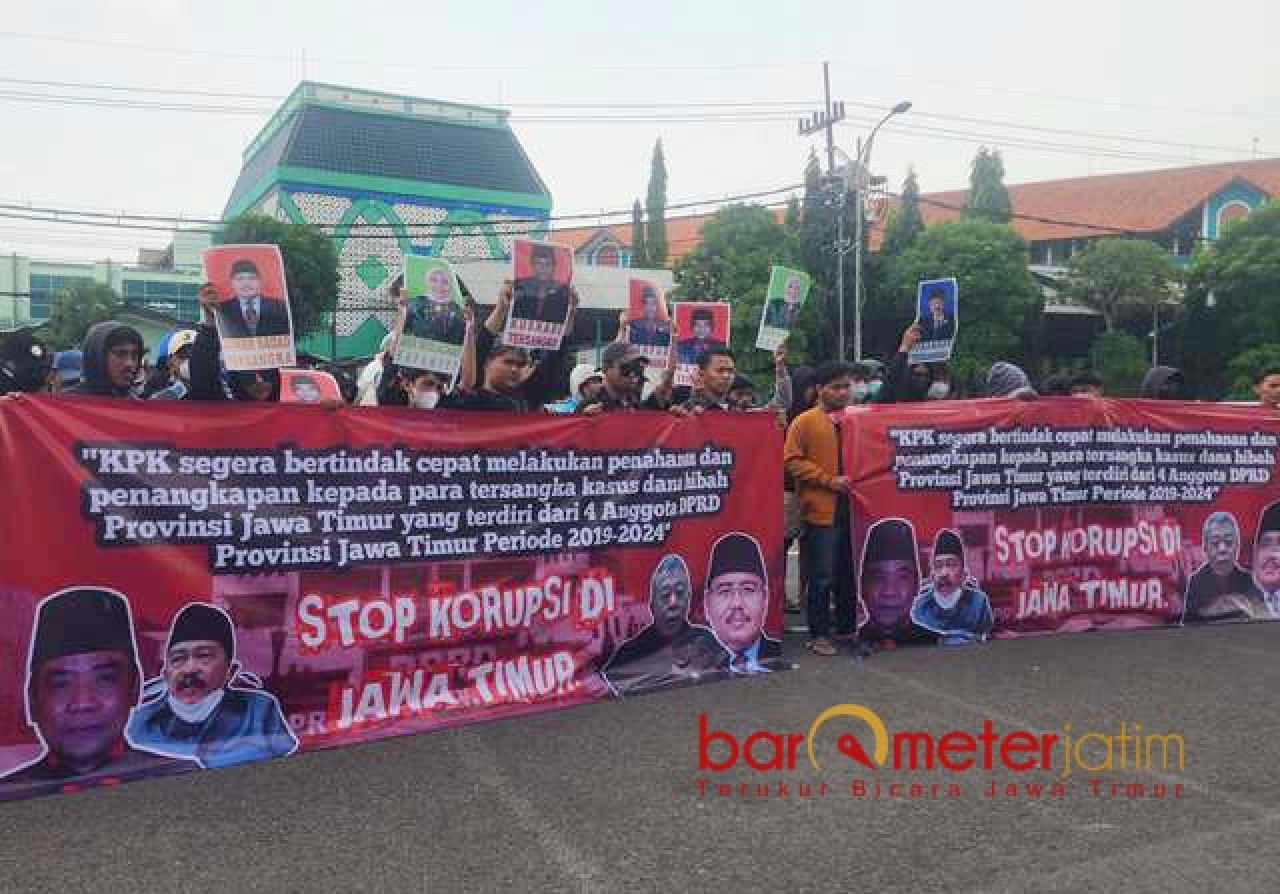 Demo Korupsi Hibah Pemprov Jatim, Desak KPK Jemput Paksa 21 Tersangka!