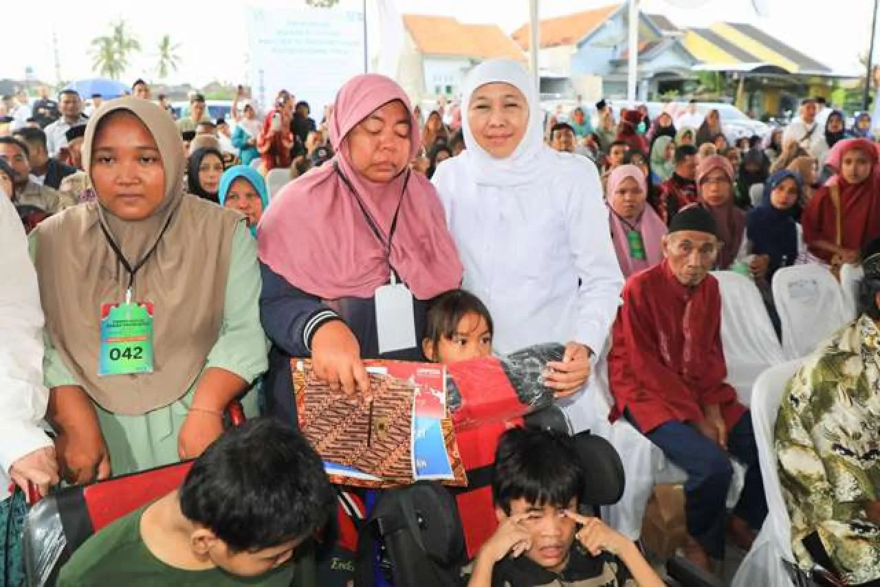 Khofifah Tambah Anggaran Bansos Rp 43,19 M di PAPBD 2025, Apa yang Mau Disasar?