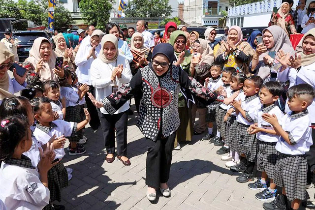 Surabaya Gencarkan Wajib Belajar 13 Tahun, Bunda Rini Beber Tantangannya!