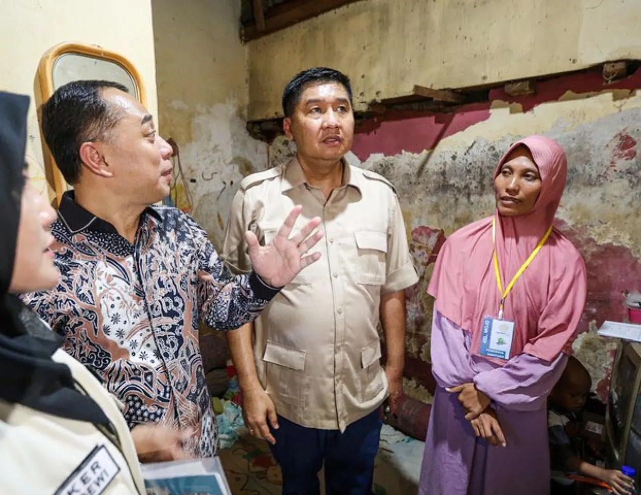 Atasi RTLH di Surabaya, Menteri Maruarar Puji Kecepatan Eri Cahyadi!