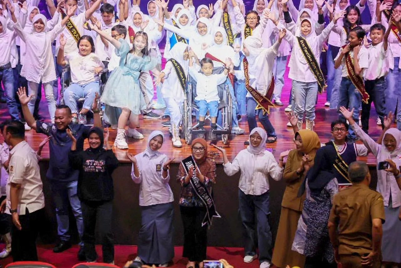 Awarding Duta Trantibum, Bunda Rini Tantang Satpol PP Surabaya Soal Ini!
